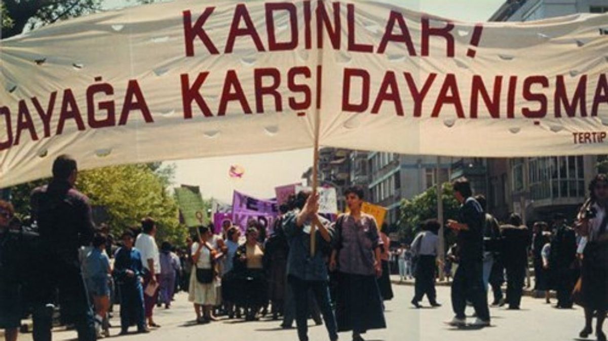 1987'deki Kadınlar Dayağa Karşı Dayanışmaya yürüyüşünden bir fotoğraf