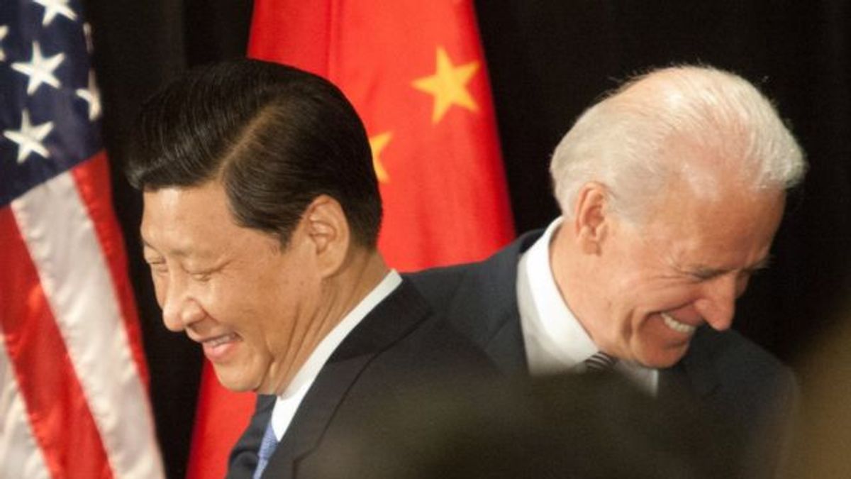  ABD Başkanı Joe Biden ve Çin Devlet Başkanı Şi Cinping gülümsüyor