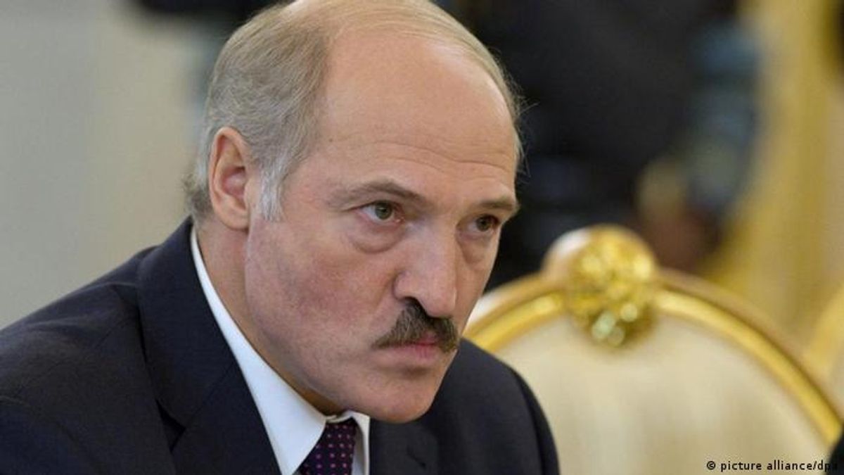 Aleksandr Lukaşenko düşünüyor