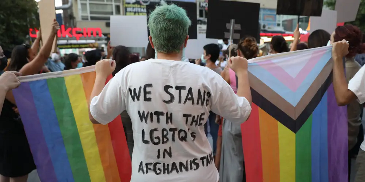 Afganistan'daki LGBTİ+ bireylere destek pankartı