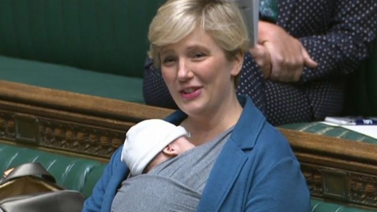 Stella Creasy küçük oğluyla Eylül ayındaki oturumlara katılmıştı