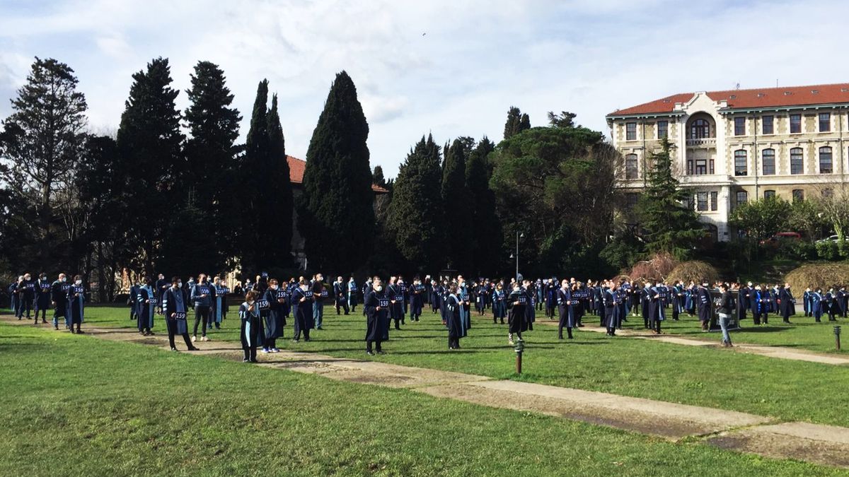 Boğaziçi Üniversitesi'nde öğrenci ve öğretim görevlilerinin sürdürdüğü protestodan bir fotoğraf