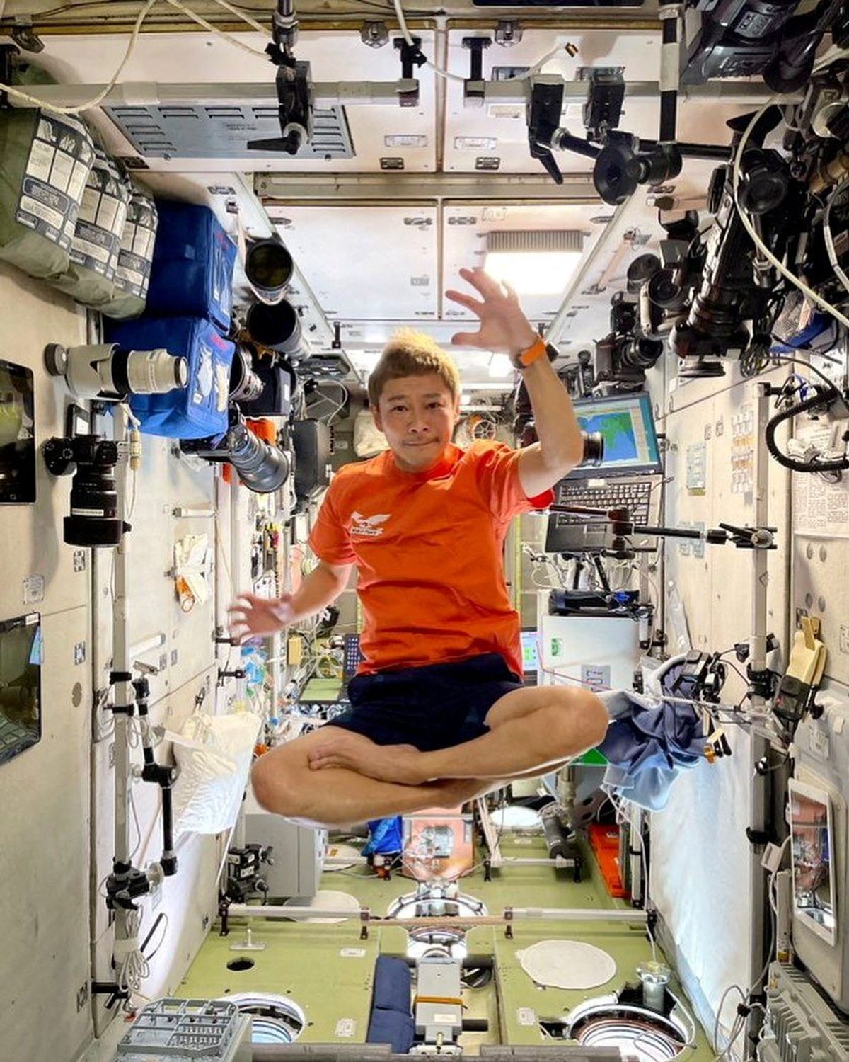 Japonya vatandaşı iş insanı YusakuMaezawa'nın uzaydaki fotoğrafı