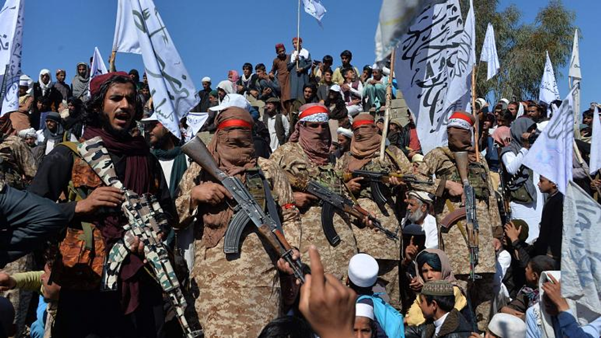 Silahlı Taliban milisleri