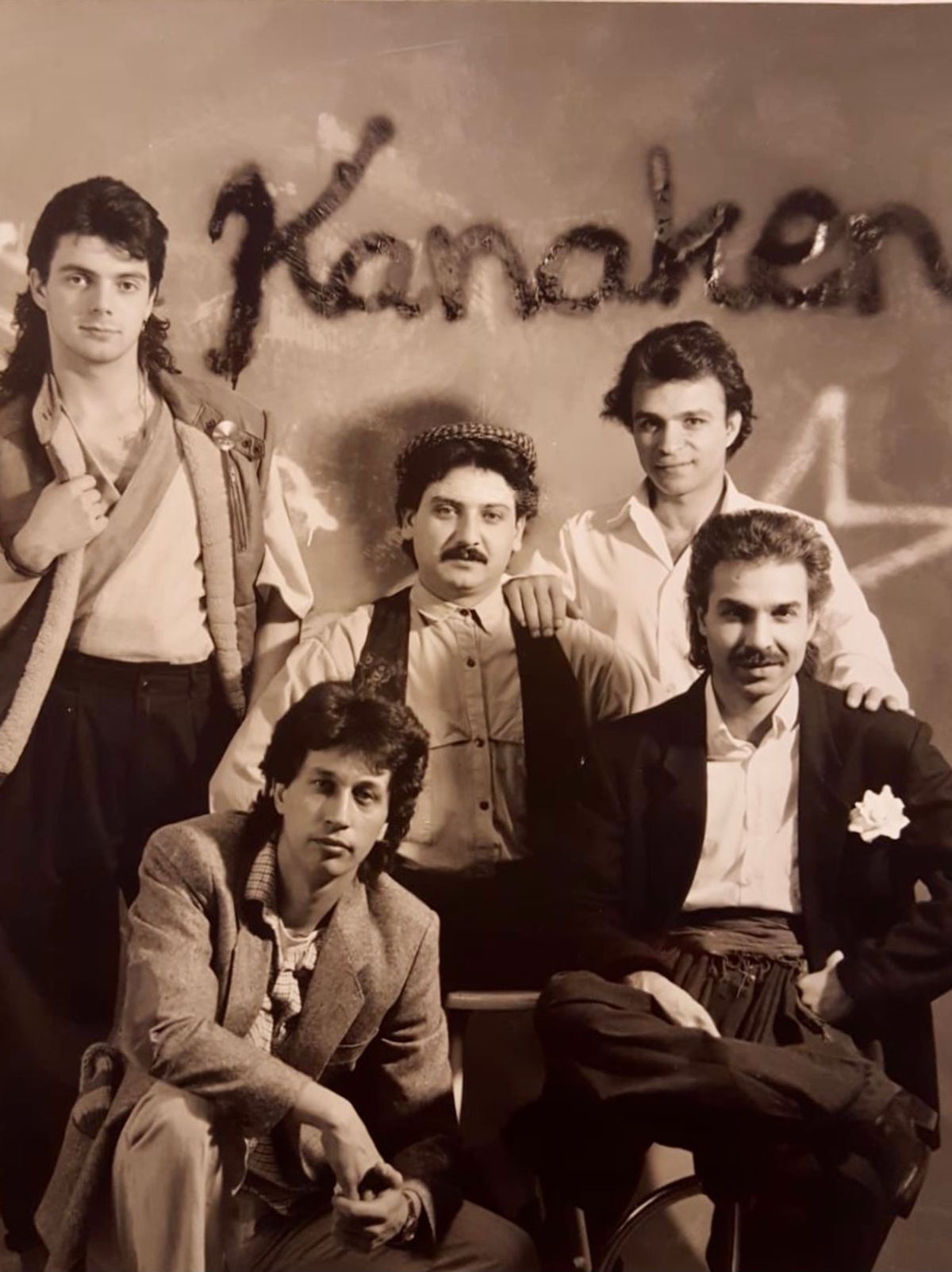 Cem Karaca sonrası Die Kanaken bir süre devam ediyor. Fehiman Uğurdemir’in arkasında Ozan Ata Canani var, 1988 © Fehiman Uğurdemir