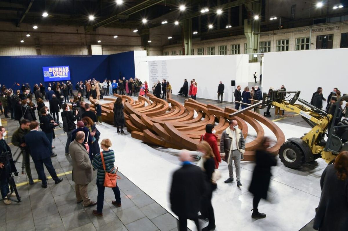 Bernar Venet sergisi açılışından © Stiftung für Kunst und Kultur