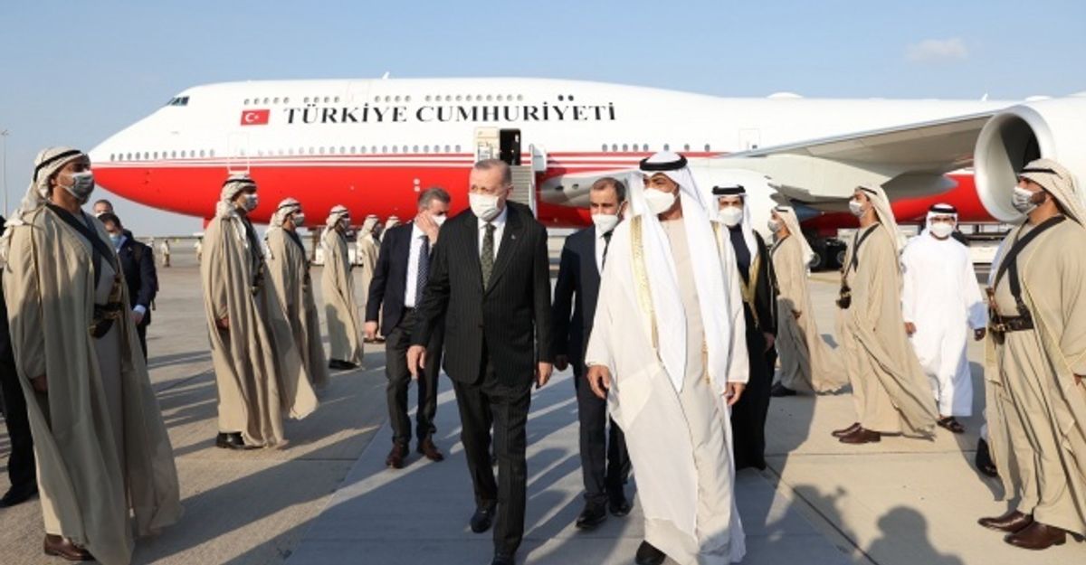 Erdoğan'ın BAE'de uçaktan indiği sırada çekilen bir fotoğraf