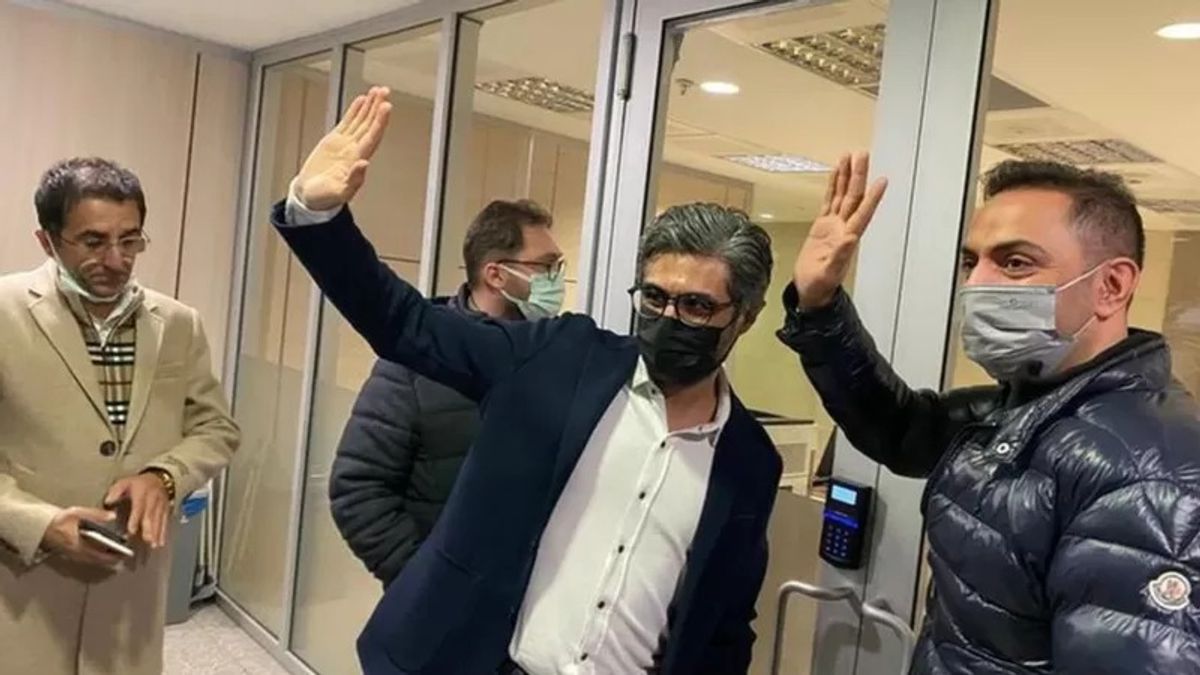 Barış Pehlivan ve Murat Ağırel'in adliyeye girerken fotoğrafları