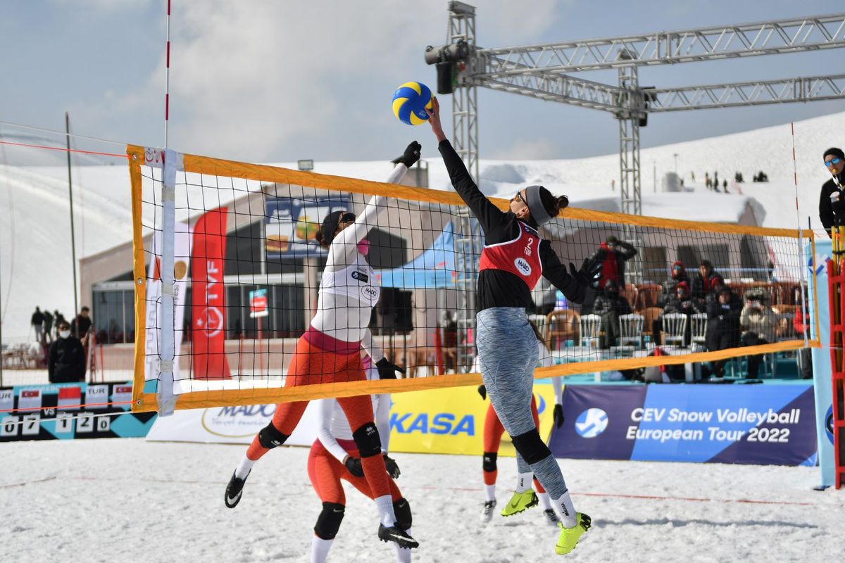 Kar Voleybolu Turnuvası