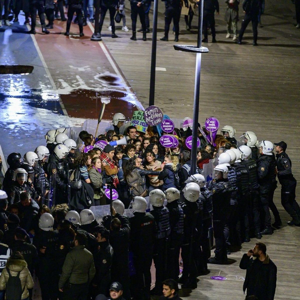 BBC Türkçe'nin 25 kasım günü kadınların maruz kaldığı müdahaleye dair fotoğrafı