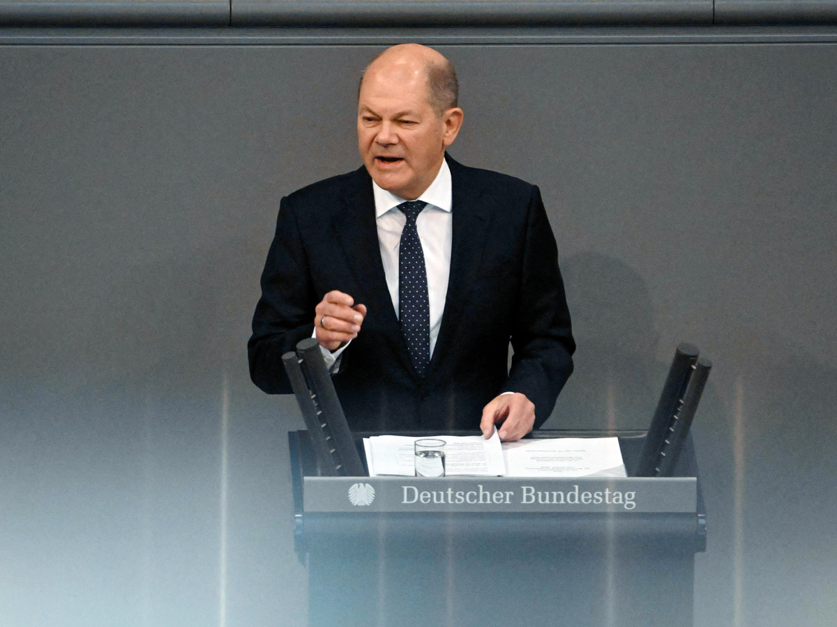 Scholz speaking at Bundestag