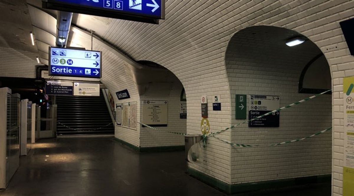 kapalı metro istasyonu
