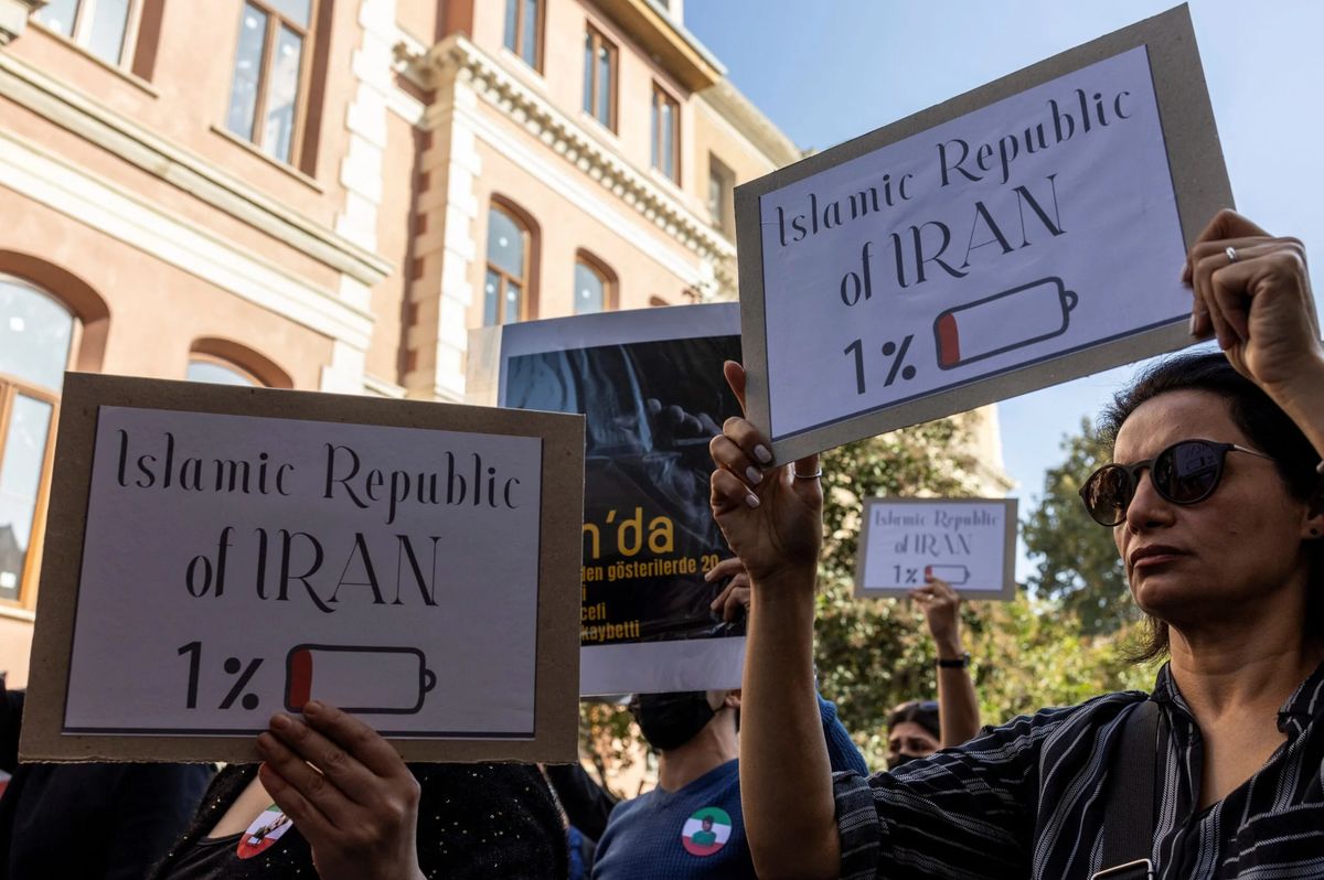 İran'da devam eden protestolardan bir fotoğraf
