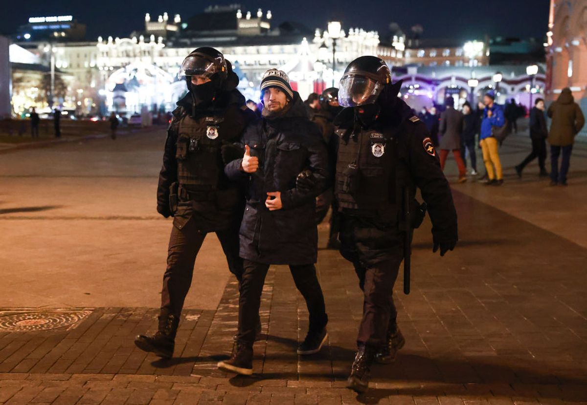 Rusya polisi Moskova'da düzenlenen protestolarda 1 kişiyi gözaltına alıyor