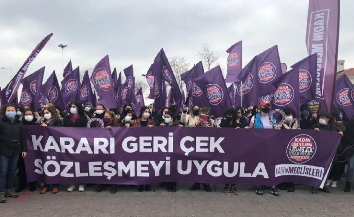 İstanbul Sözleşmesi'nin feshedilmesine karşı protesto düzenlendi.