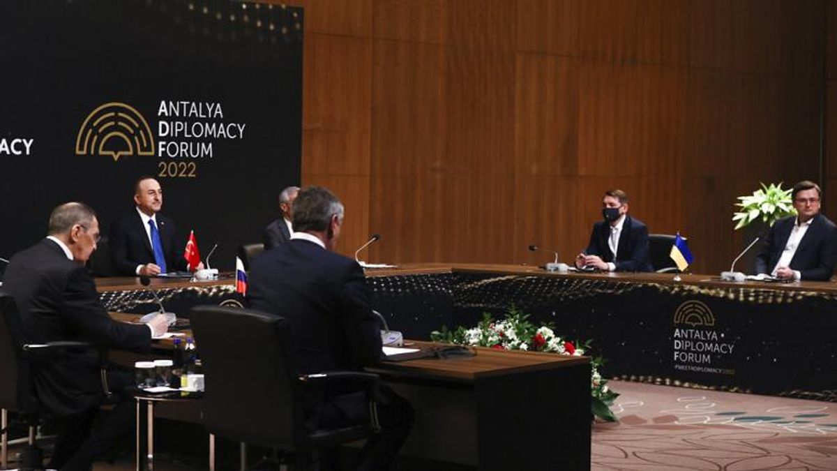 Antalya'da üçlü toplantı