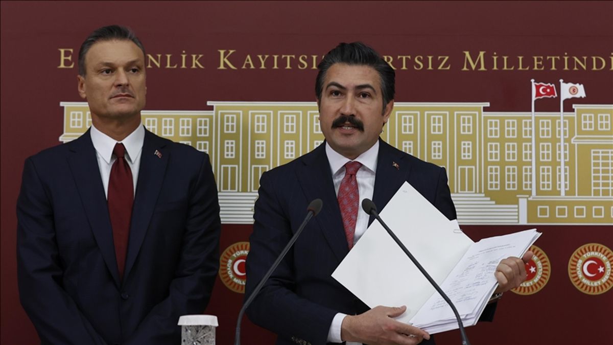 Alpay Özalan ve Cahit Özkan