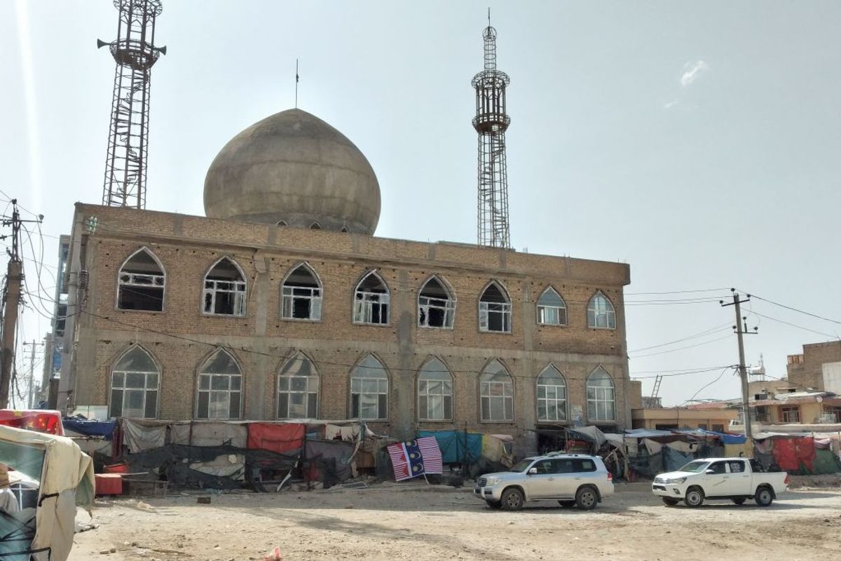 Mezar-ı Şerif şehrindeki cami, patlamanın ardından