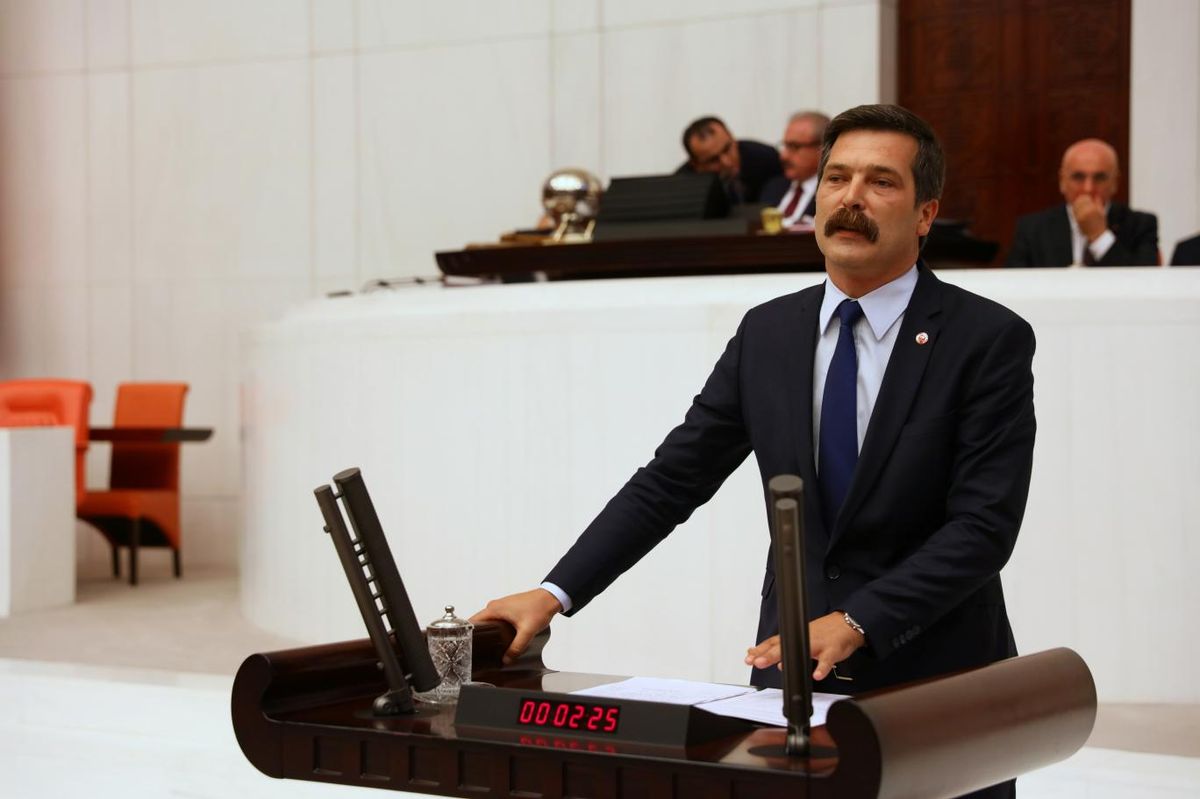 TİP Genel Başkanı Erkan Baş'ın TBMM'de konuşurken fotoğrafı