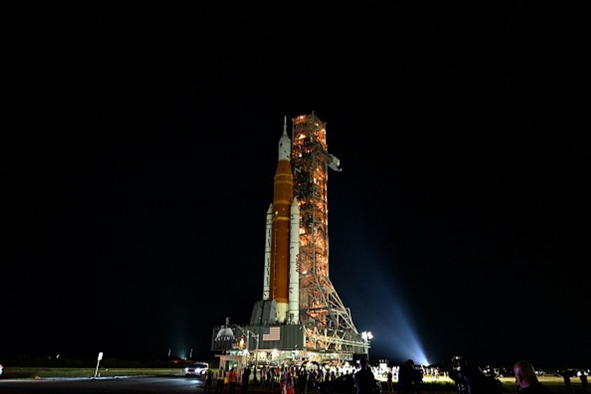 "Space Launch System" ay roketinin fırlatma rampasındaki fotoğrafı