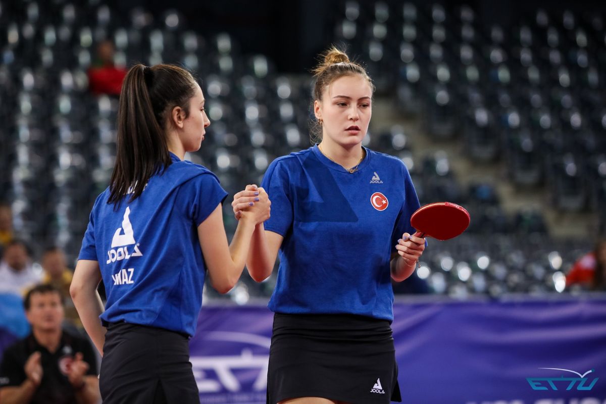 Ece Harac ve Özge Yılmaz
