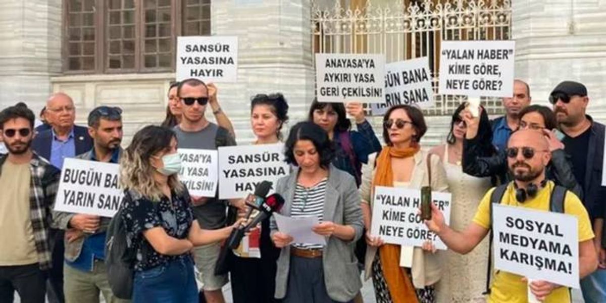 sansür yasası protesto