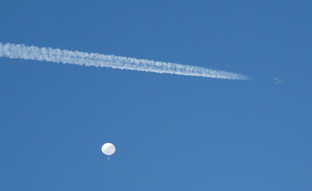 Jet flies by Chinese spy balloon