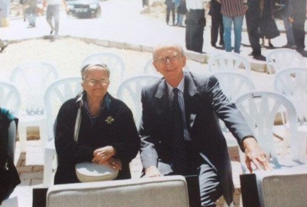 Nüzhet Gökdoğan ve Erdal İnönü.