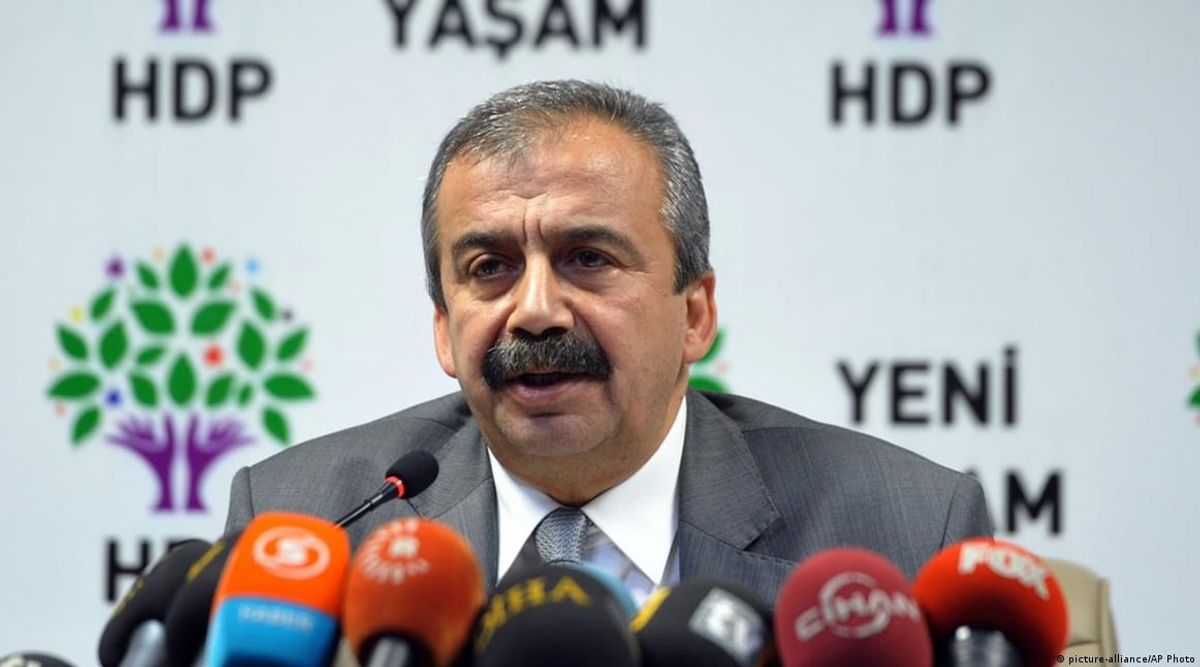 sırrı süreyya