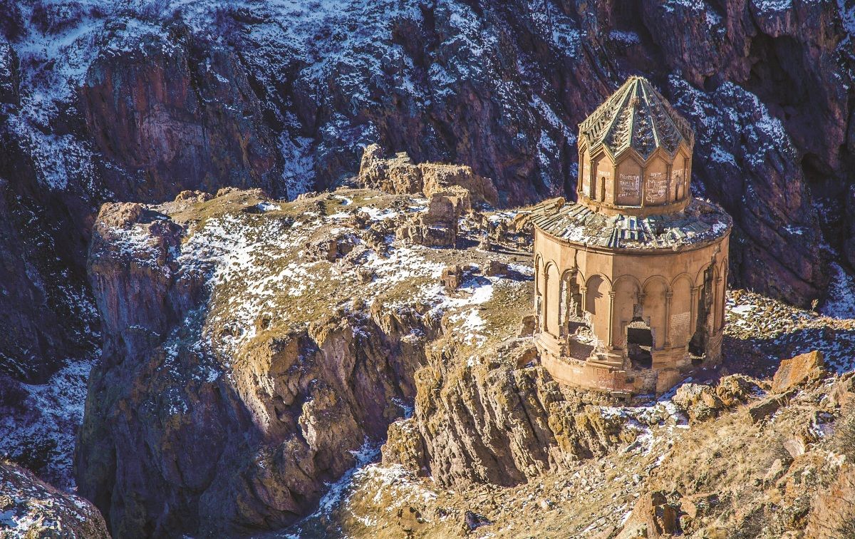 Khtzkonk Manastırı Kalıntılar ve Surp Sarkis Kilisesi (Vedat Akçayöz, 2015)