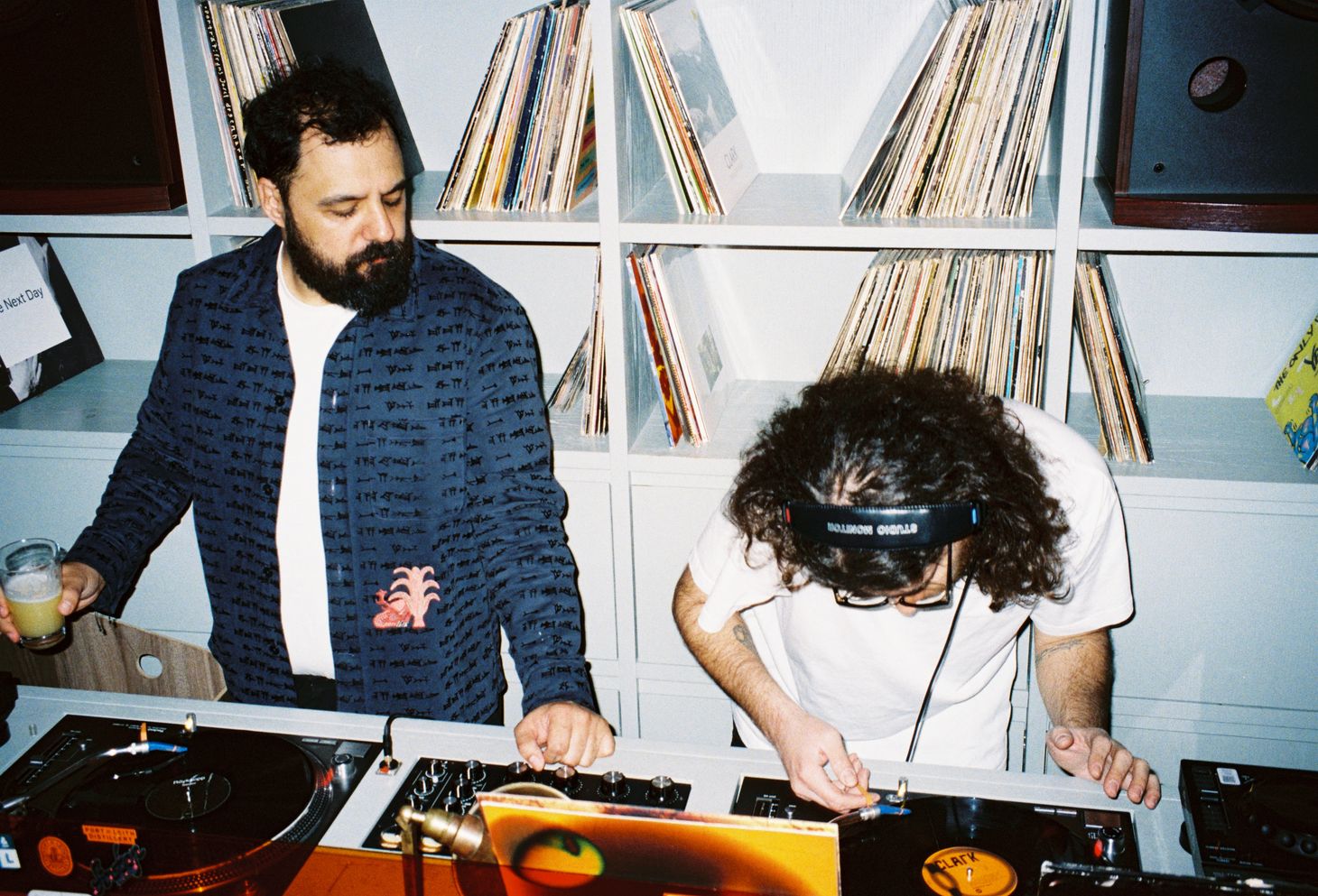 İstanbul'da gecenin yüzleri | Hi-Fi ses sistemleri ve kraft içkilerin ötesinde: Listening bar nedir, ne değildir?