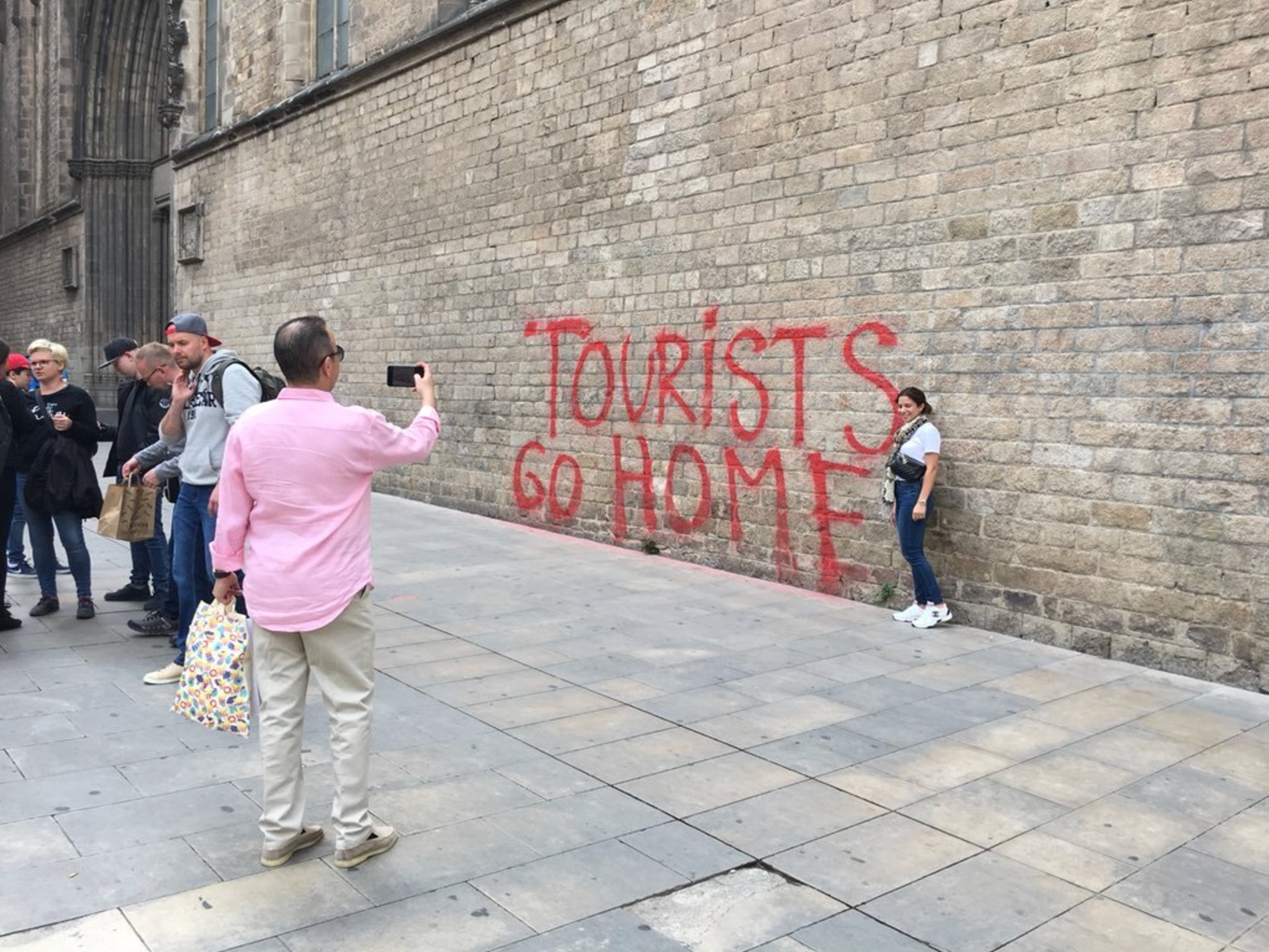 Randevulu selfie, manzaralı bariyer: Şehirler aşırı turizmle nasıl mücadele ediyor?