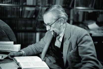 Tolkien: Bir dünya kuran yazar