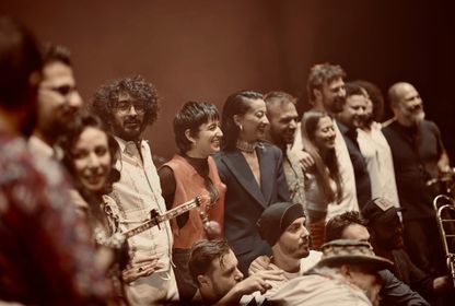Bir sahnede buluşmak, güneşe selam durmak: Air Anatolia