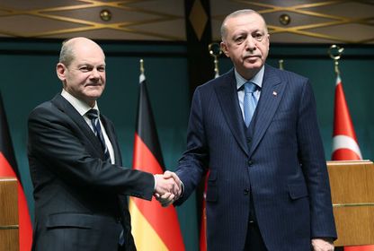 Diplomaside hareketli günler