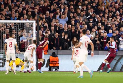 Man Utd'dan Veda, West Ham'dan Zafer