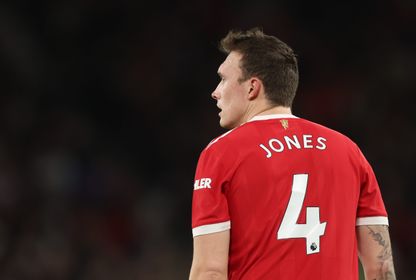 "Hala kendimi iyi hissediyorum ve verebileceğim çok şey var. Bu yüzden umutluyum. Tekrar oynamaya hazırım.” Phil Jones