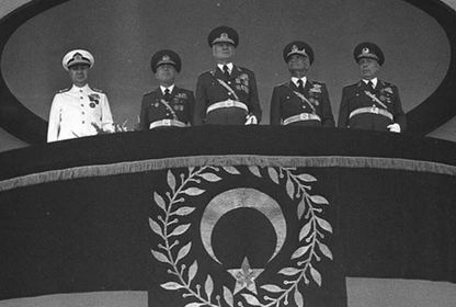 Yakın Geçmiş: Evren'in Türkiye'si 