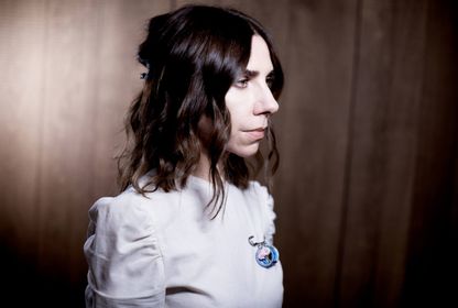 Adım adım PJ Harvey'in yeni albüme doğru