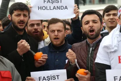Istakozdan portakala, protesto sembolü yemekler