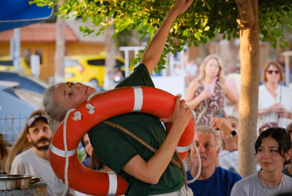 Geleceğin şenlik ateşini yakmak: Yerelde, yerel için tiyatro festivali yapmak