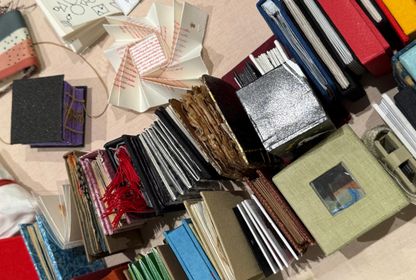 PASAJ'ın sanatçı kitapları projesi Singapur Art Book Fair'da: 'Küçük Acılar, Büyük Şarkılar'
