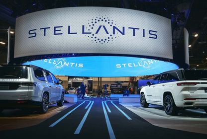 Stellantis’te yeni dönem: CEO koltuğu devredildi 