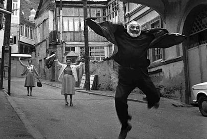Soğuk suya atlamak: Ölümünden 35 yıl sonra Parajanov’un dünyası