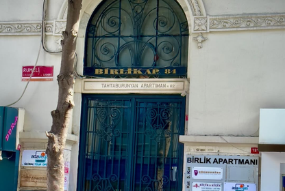 Tahtaburunyan Apartmanı: Stephen Hawking'i Rumeli Caddesi'yle buluşturan bina