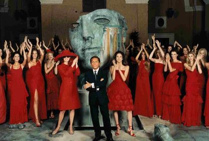 Kırmızıların efendisi: Valentino Garavani’nin ardından