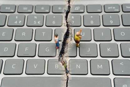 Dijital uçurumu kapatmak: DataReportal'ın yarı yıl raporu bize ne söylüyor?
