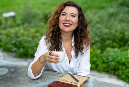Yeşer Sarıyıldız: 'Distopya geleceği anlatmak için değil, bugünü teşhir etmek için var'
