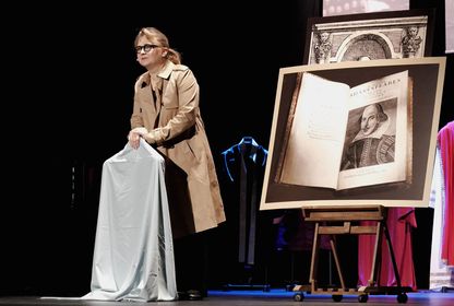 Simülasyon çağında gerçeğin peşine düşmek: 'Shakespeare, Shakspere mi?'