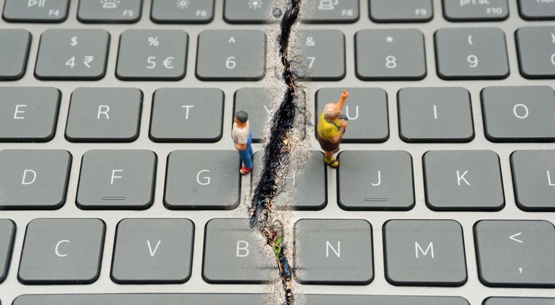 Dijital uçurumu kapatmak: DataReportal'ın yarı yıl raporu bize ne söylüyor?